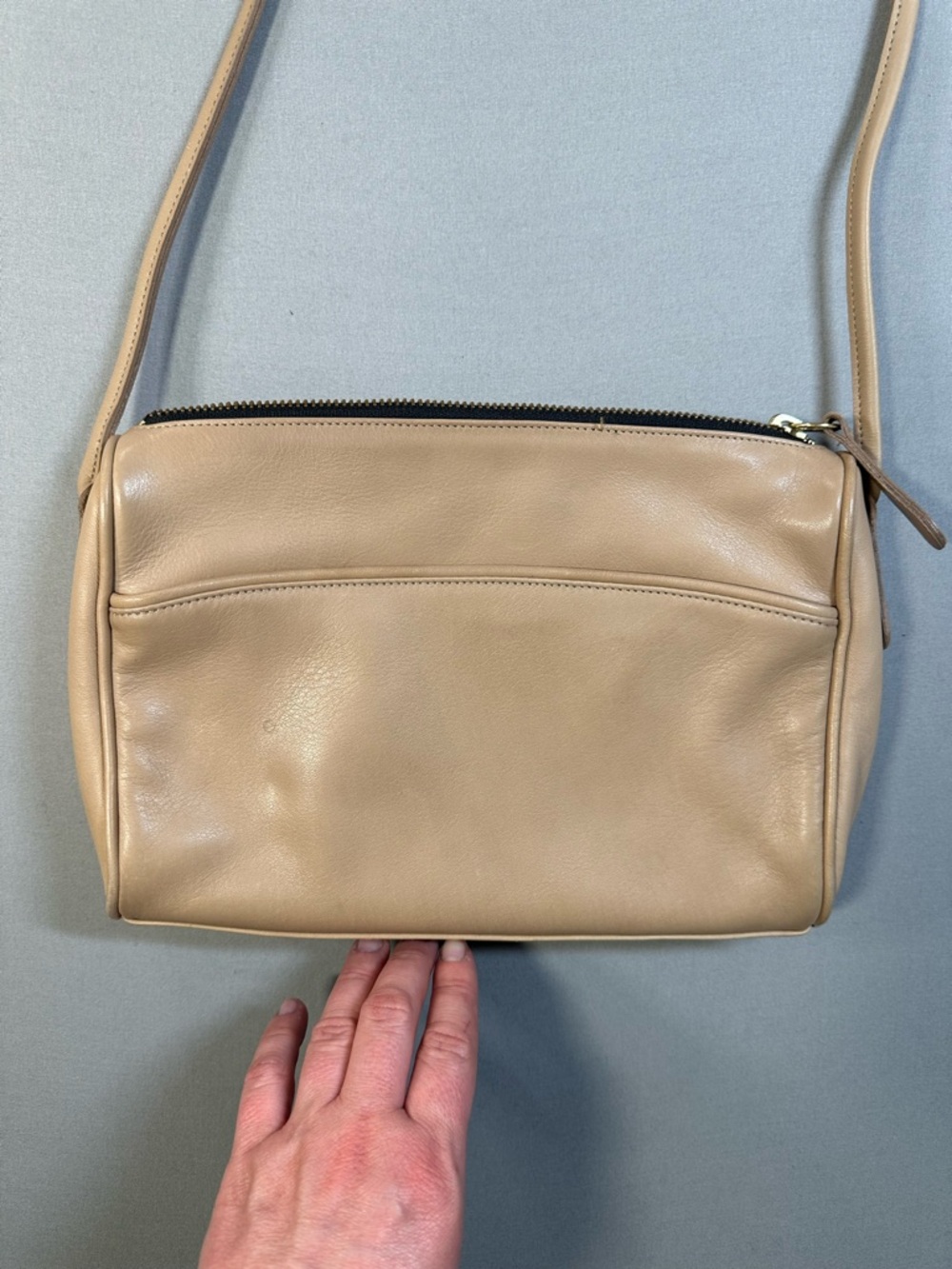 VINTAGE Coach 80s/90s Crossbody Leather Slim Zip Bag/Purse, Taupe/Tan - Picture 3 of 16